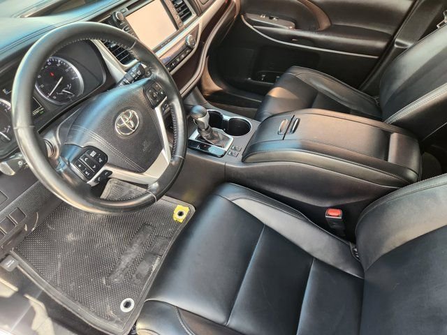 Used 2017 White Toyota XLE image 14