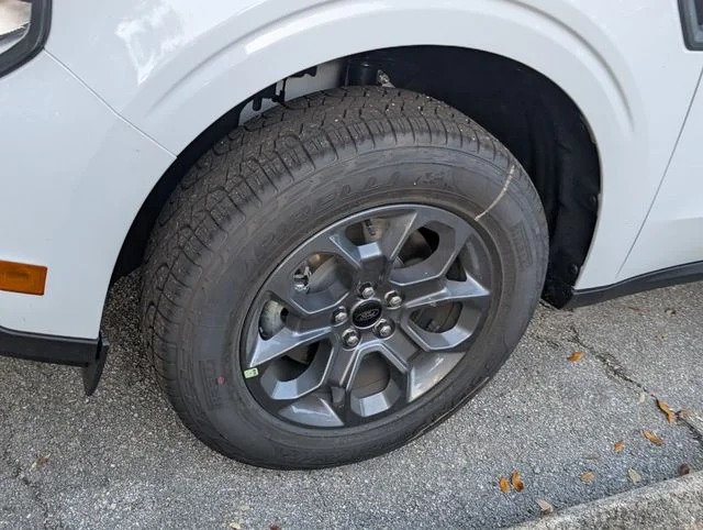 New 2025 Oxford White Ford XLT image 5