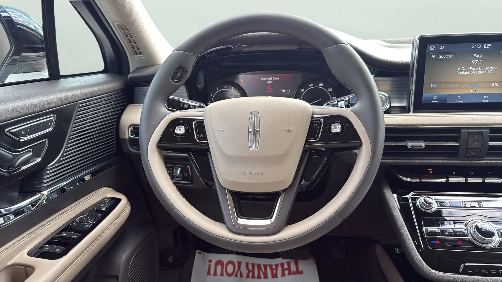 Used 2022 White Lincoln Standard image 12