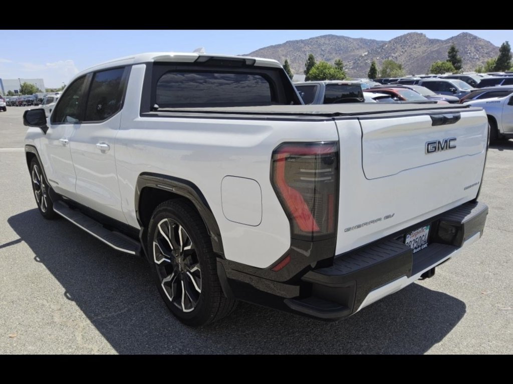 Used 2025 White GMC Denali image 3