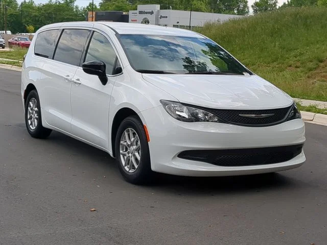 New 2025 Bright White Clear-Coat Exterior Paint Chrysler LX image 15