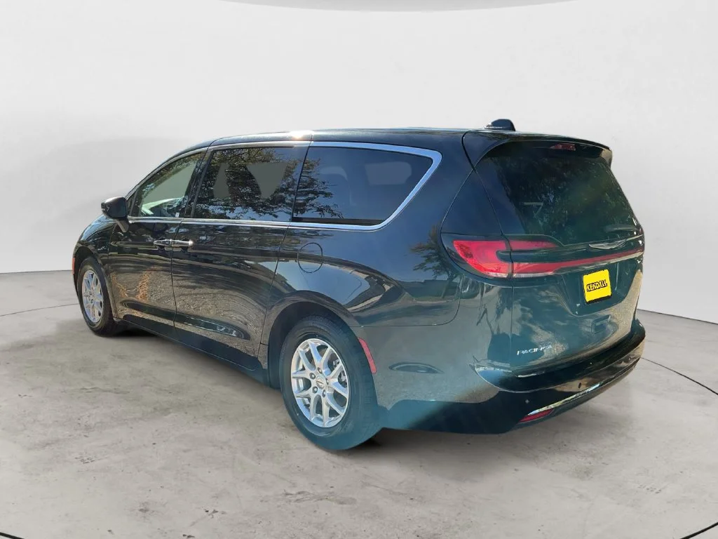 Used 2023 Black Chrysler Touring L image 11
