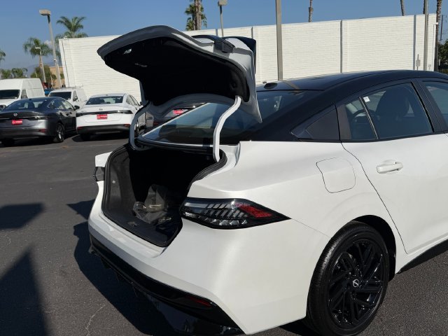 New 2027 Aspen White TriCoat / Super Black Two-tone Nissan SR Midnight Edition image 8