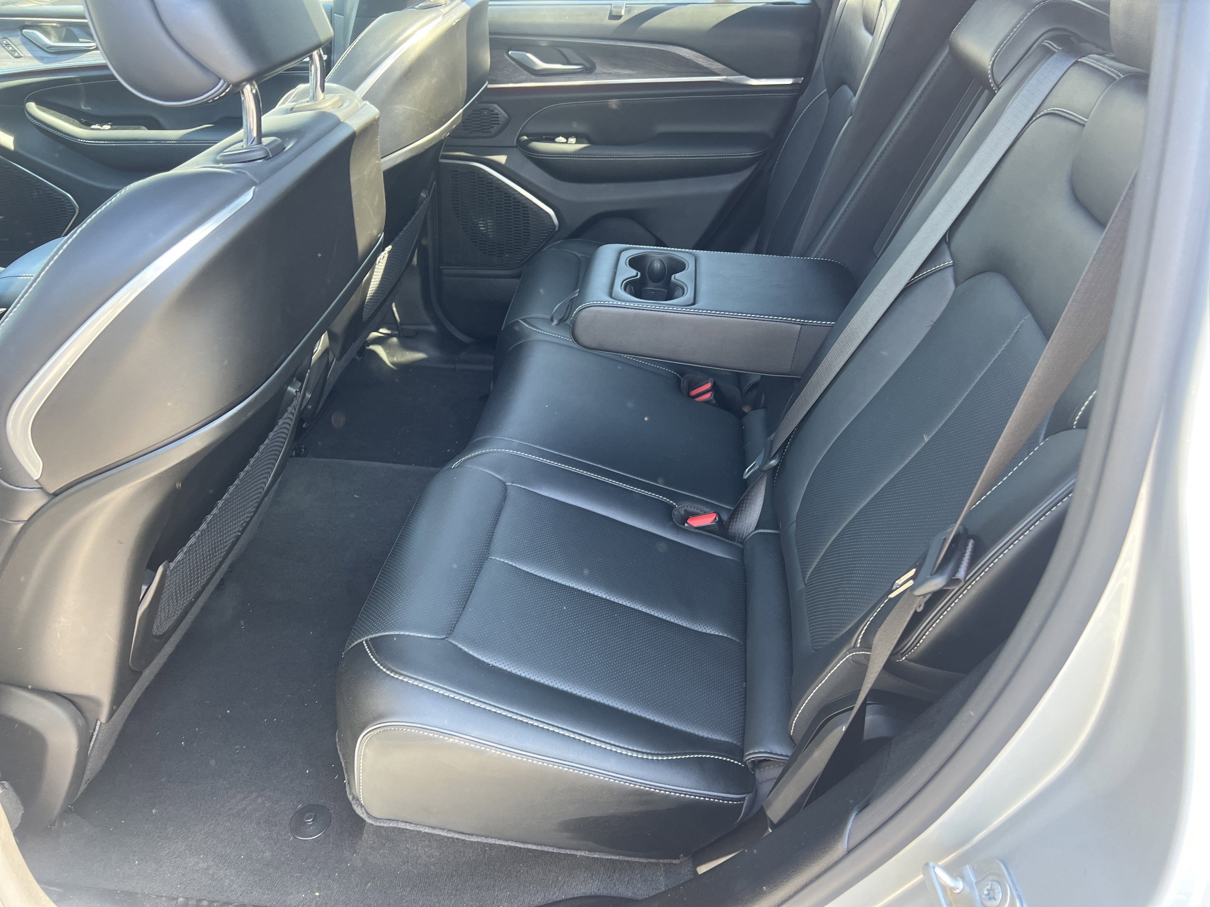Used 2024 Silver Zynith Jeep Overland image 27