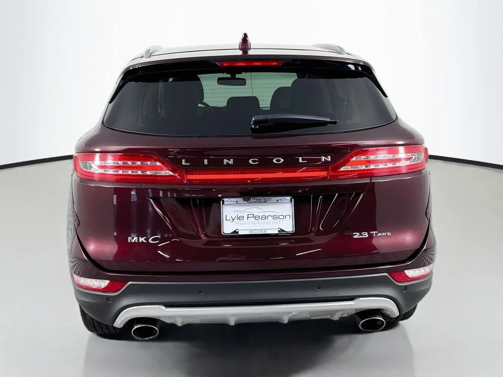 Used 2017 Burgundy Lincoln Select image 10