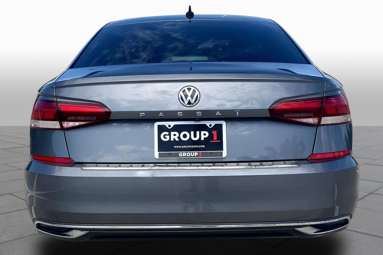 Used 2021 Platinum Gray Metallic Volkswagen 2.0T SE image 5