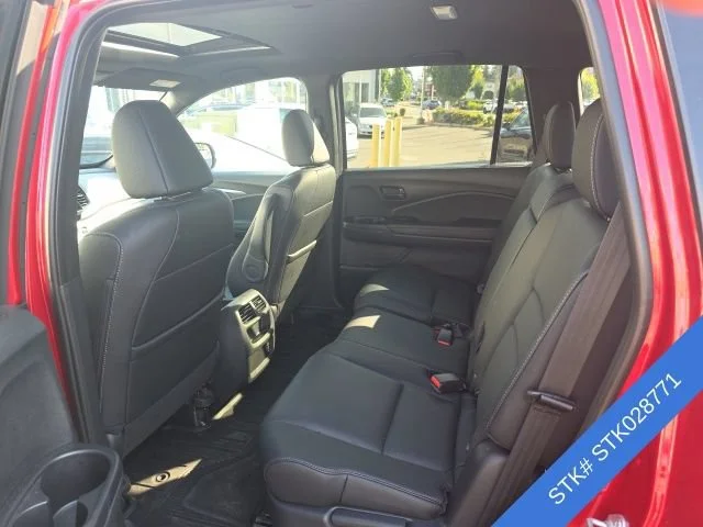 Used 2023 Radiant Red Metallic II Honda EX-L image 3