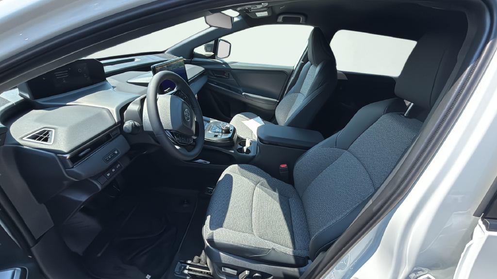 New 2026 Wind Chill Pearl Toyota XLE image 39