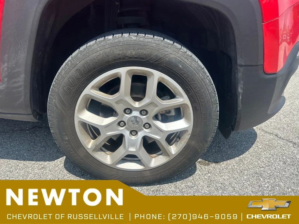 Used 2018 Colorado Red Jeep Latitude image 17