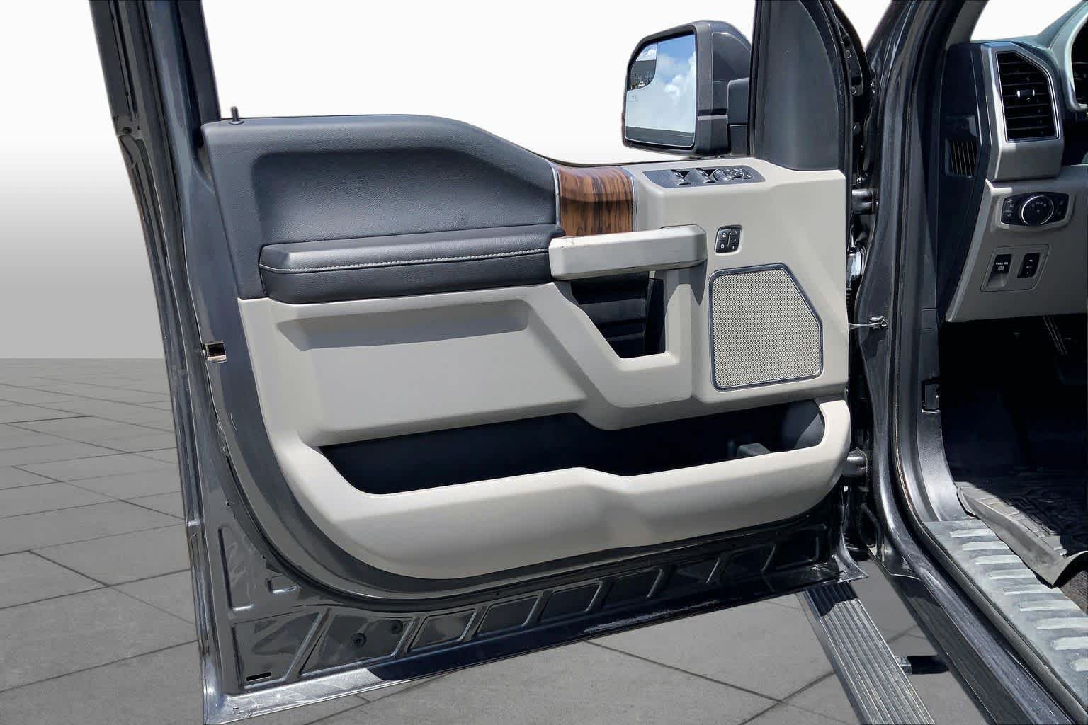 Certified Used 2019 Magnetic Metallic Ford LARIAT image 21