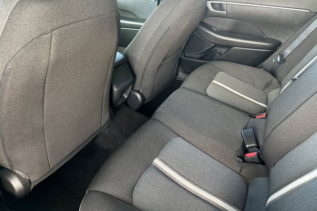 Used 2021 Gray Hyundai SE image 11