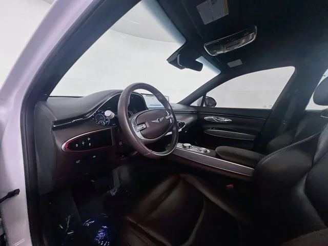 Used 2023 White Genesis 2.5T image 18