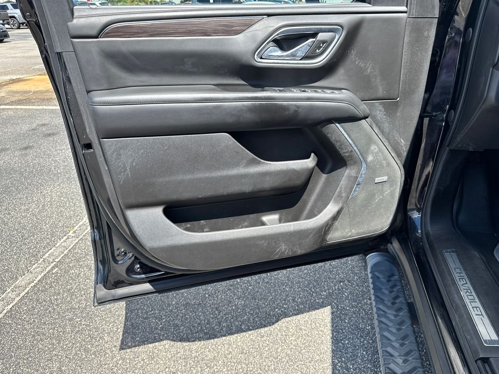 Used 2021 Black Chevrolet Z71 image 10