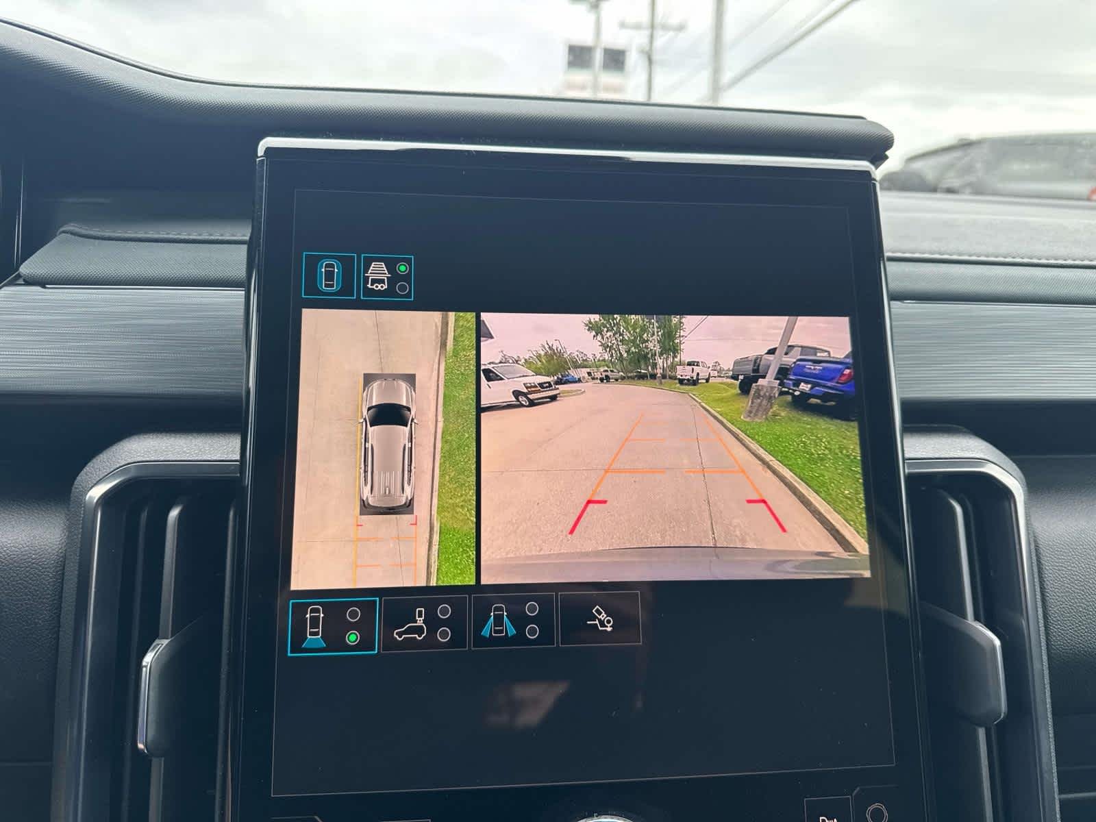 2026 GMC Acadia AT4 - Photo 17
