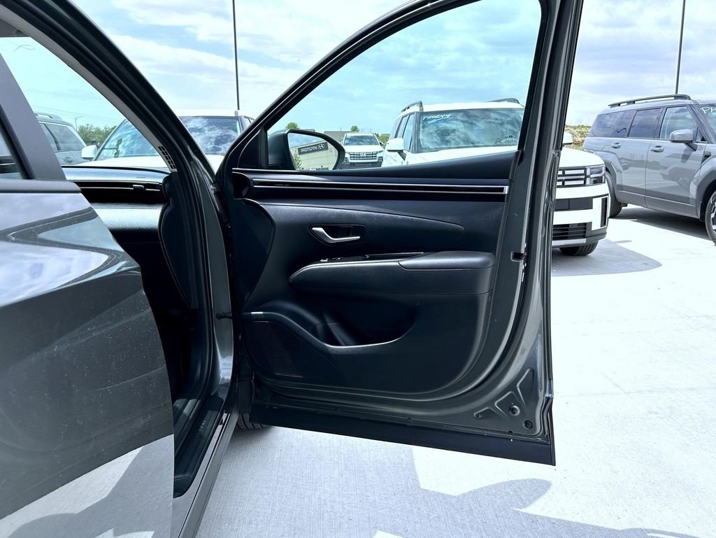 Used 2023 Gray Hyundai SE image 17
