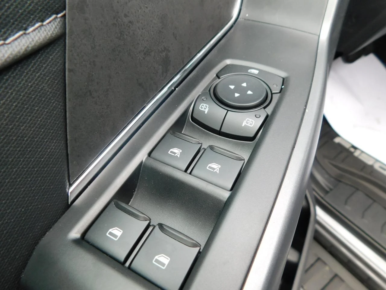 New 2026 Carbonized Gray Metallic Ford XLT image 29
