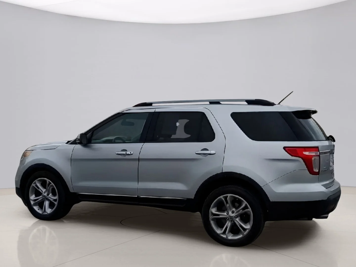 Used 2011 Silver Ford LIMITED image 6