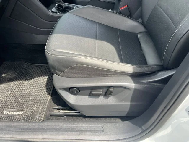 Used 2019 White Volkswagen 2.0T SE image 15
