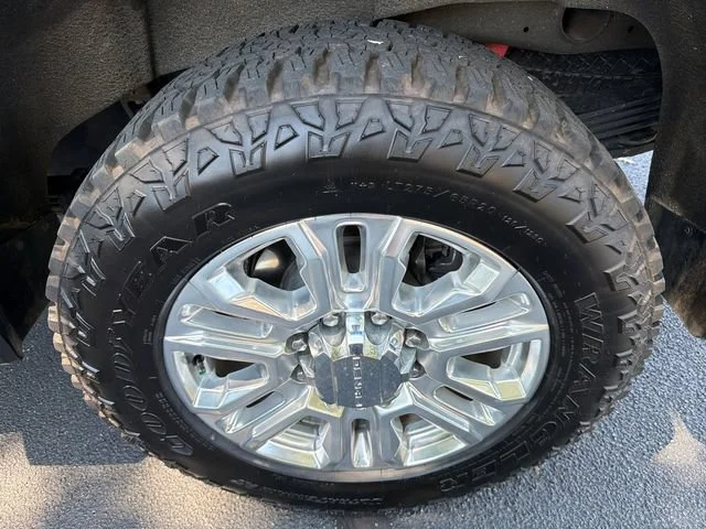 Used 2021 WHITE FROST TRICOAT GMC Denali image 19