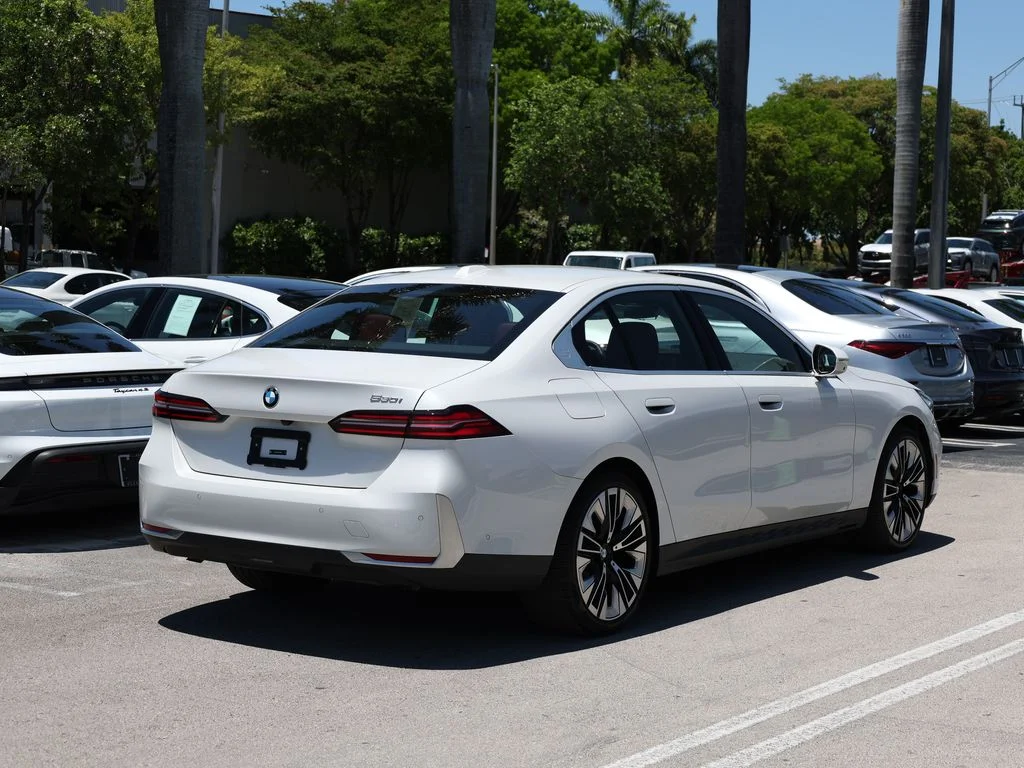 Used 2025 White BMW 530i image 5