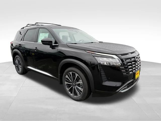 2026 Nissan Pathfinder Platinum 4WD's photo