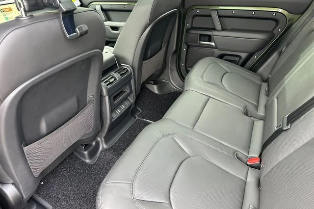 New 2026 Woolstone Green Land Rover X-Dynamic SE image 11