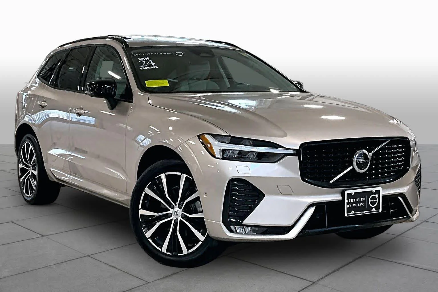Used 2024 Bright Dusk Metallic Volvo Plus Dark Theme image 3