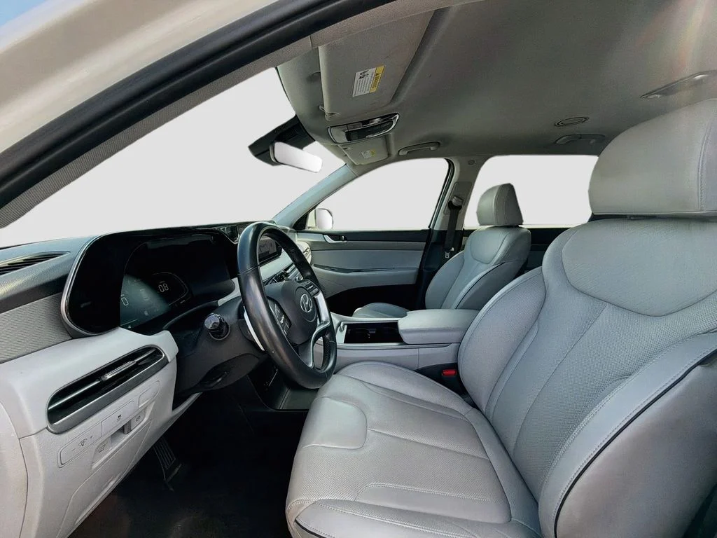 Used 2025 White Hyundai SEL image 22