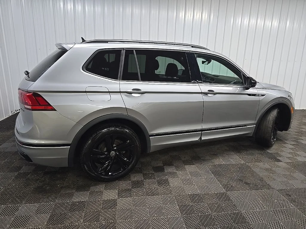 Used 2024 Silver Volkswagen 2.0T SE R-Line Black image 3