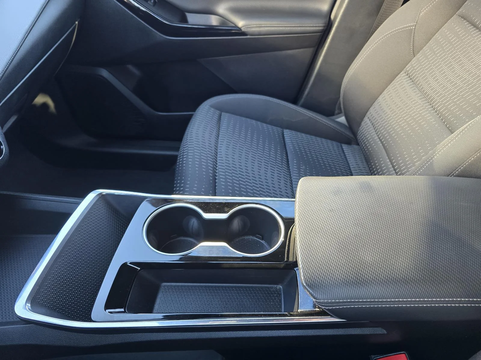 Used 2025 Sterling Gray Metallic Chevrolet FWD LT image 17
