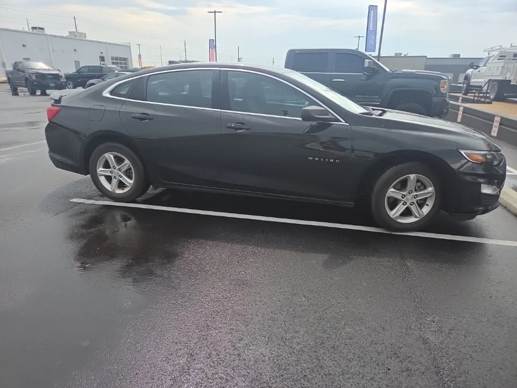 Used 2022 Black Chevrolet LS image 9