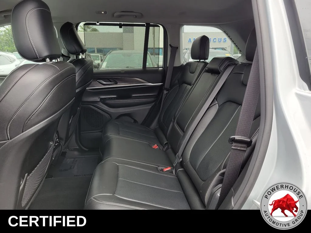 Used 2023 Silver Jeep Limited image 17
