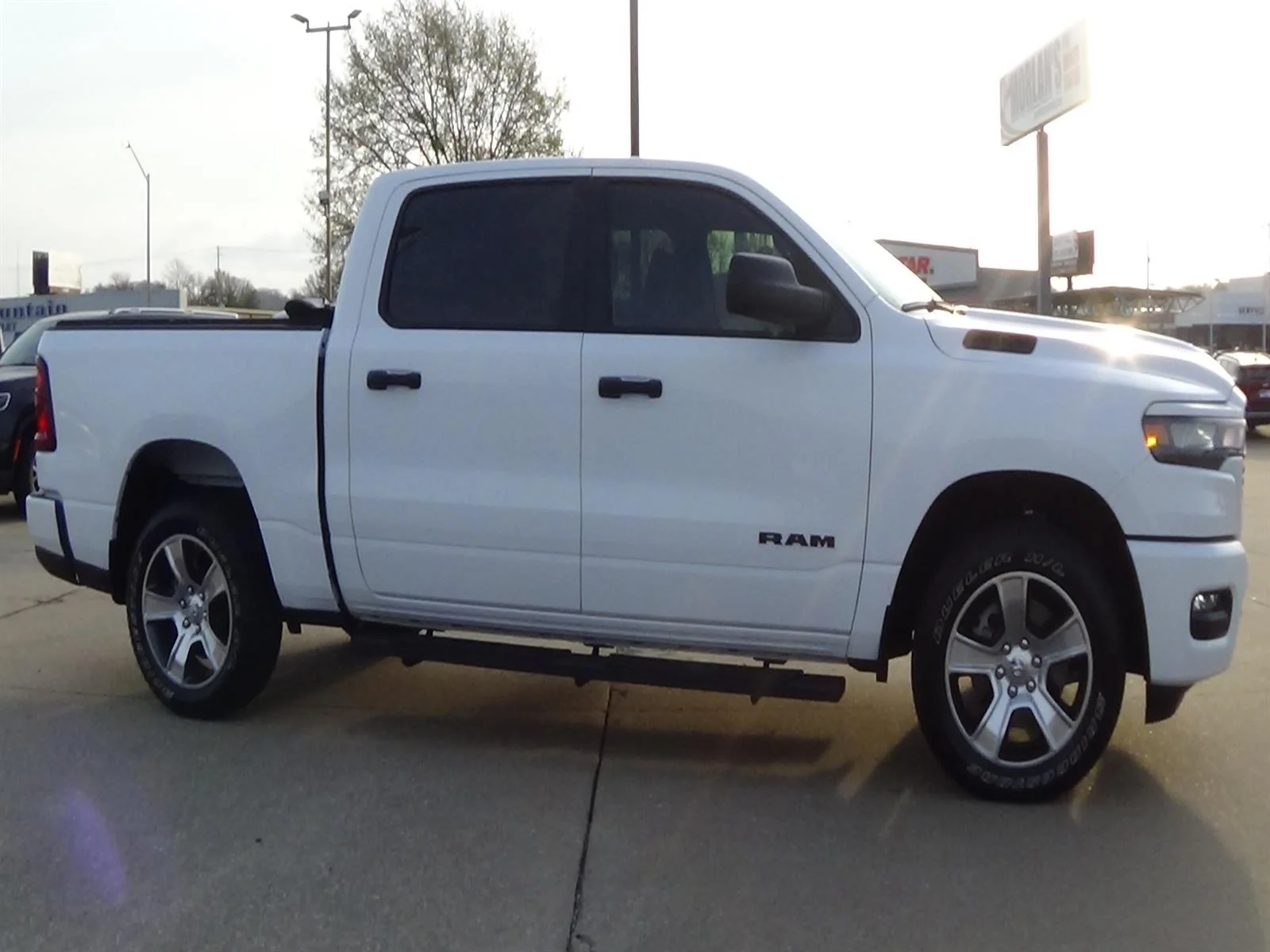 Used 2025 Bright White Clear Coat (pw7) RAM Tradesman image 5