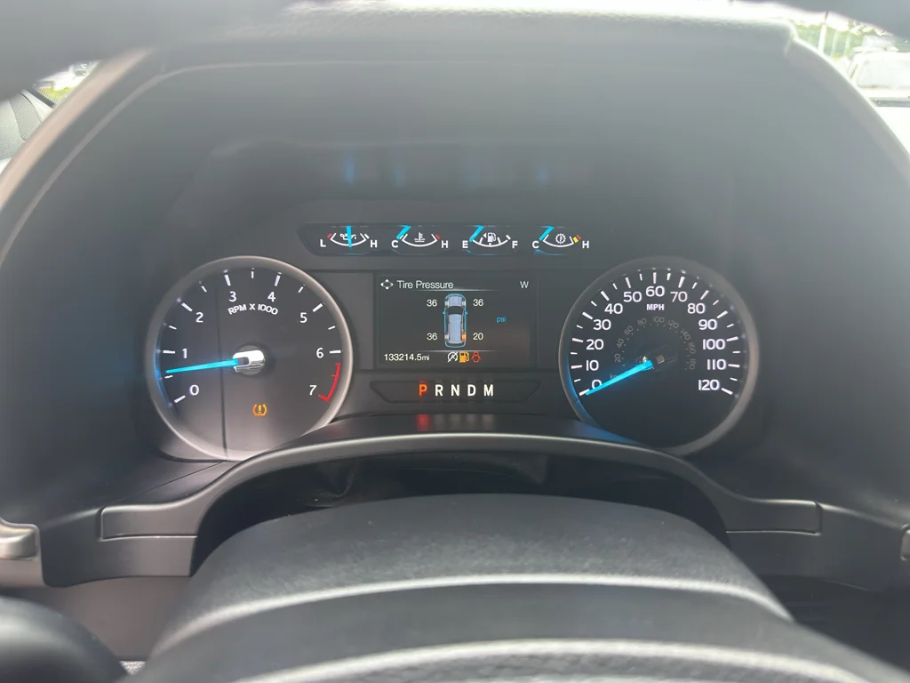 Used 2018 Shadow Black Ford XLT image 10