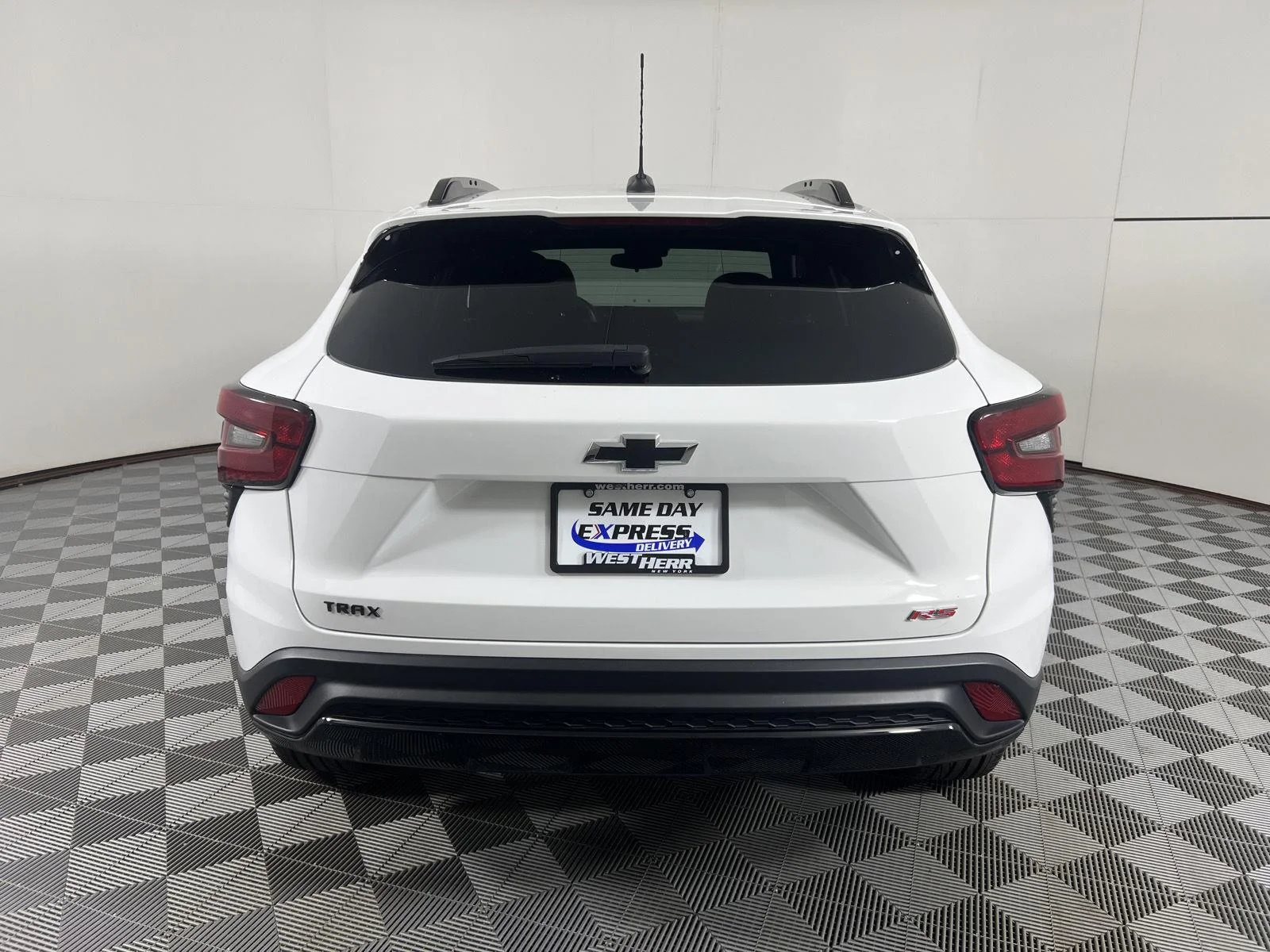 Used 2024 Summit White Chevrolet 2RS image 11