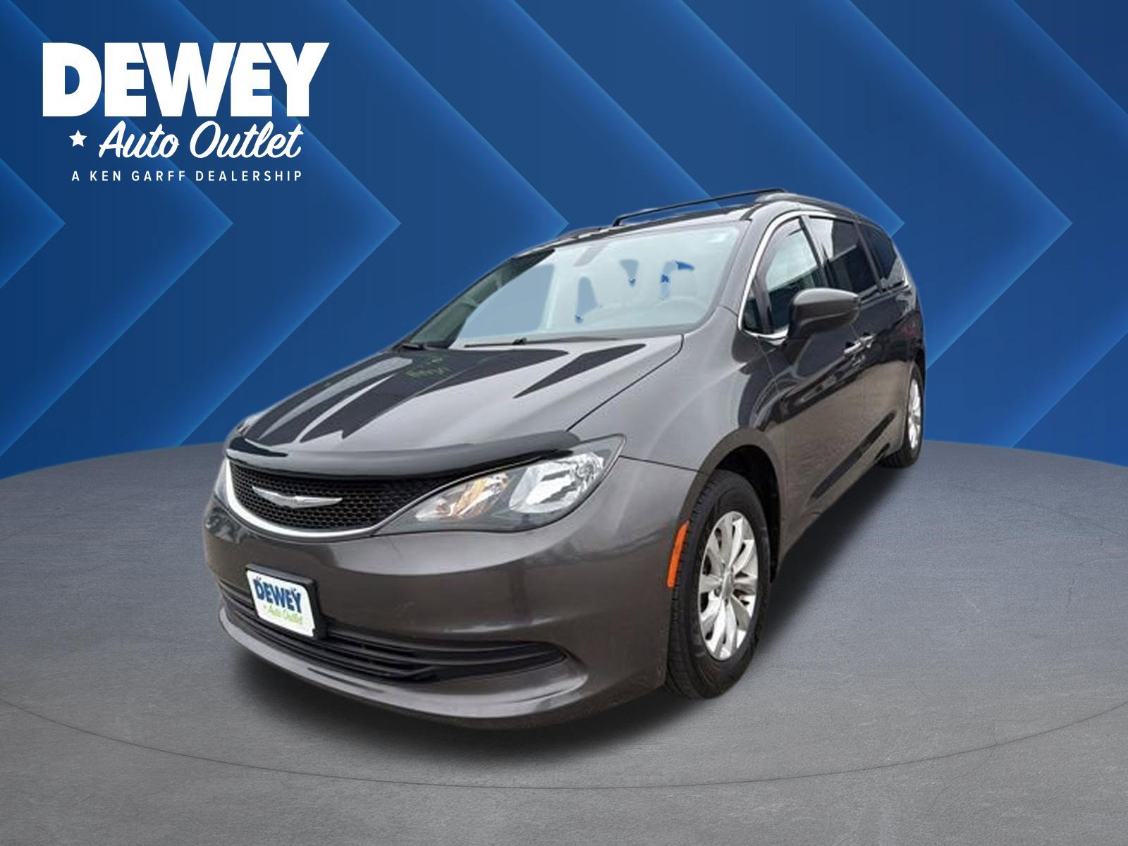 2017 Chrysler Pacifica Touring's photo