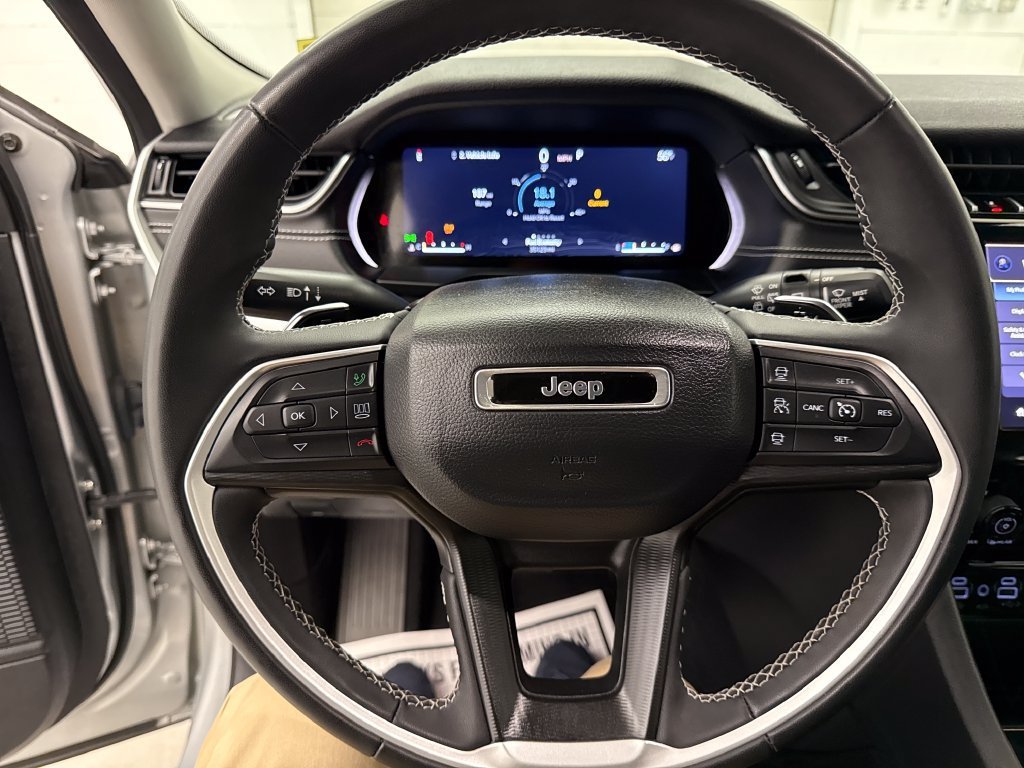 Used 2023 Silver Jeep Laredo image 14