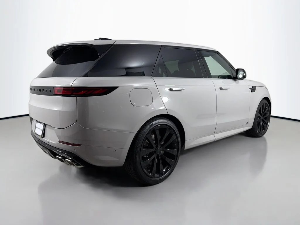 New 2026 Borasco Grey Land Rover Dynamic SE image 5