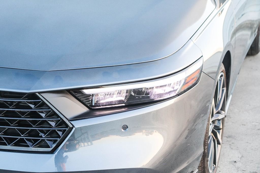 Used 2025 Meteorite Gray Metallic Honda Touring image 5