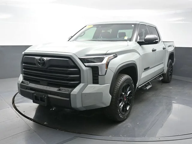 Used 2026  Toyota SR5 image 3