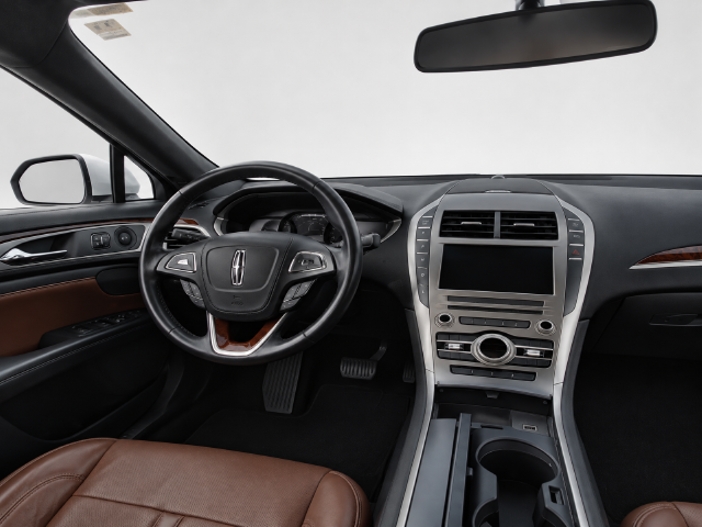 Used 2018 White Lincoln Reserve image 20