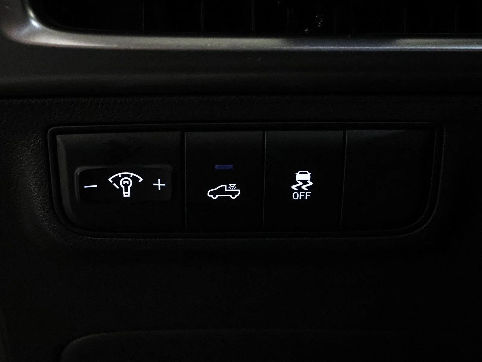 Used 2025 Black Hyundai SEL Activity image 29