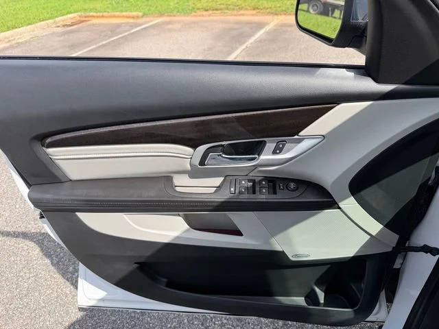 Used 2017 White GMC Denali image 22