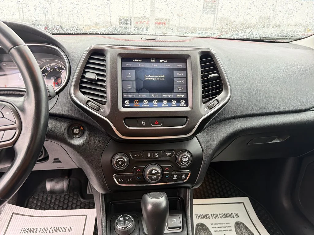 Used 2020 Silver Jeep Trailhawk image 17