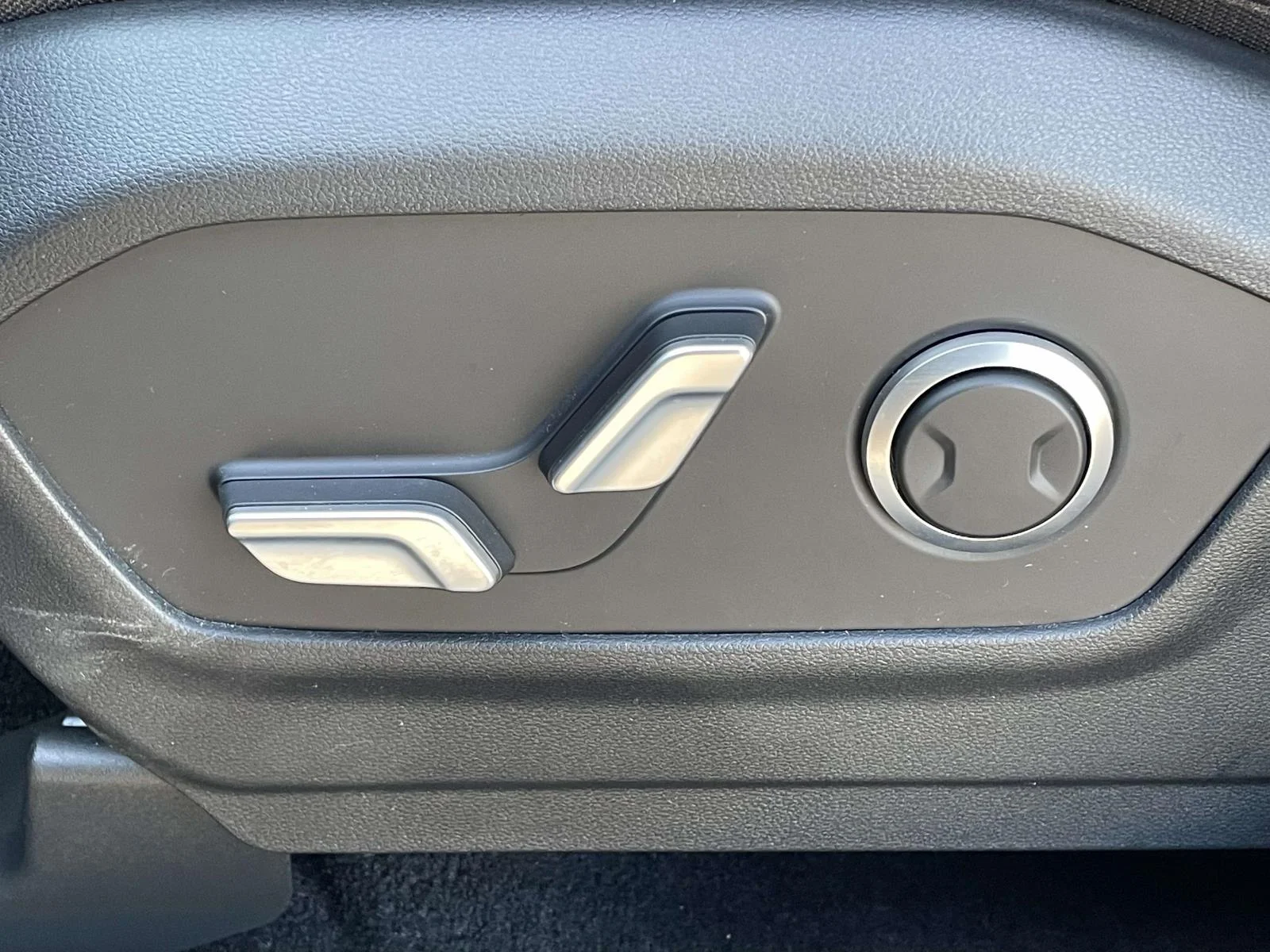 Used 2026 Phantom Black Hyundai SEL image 7
