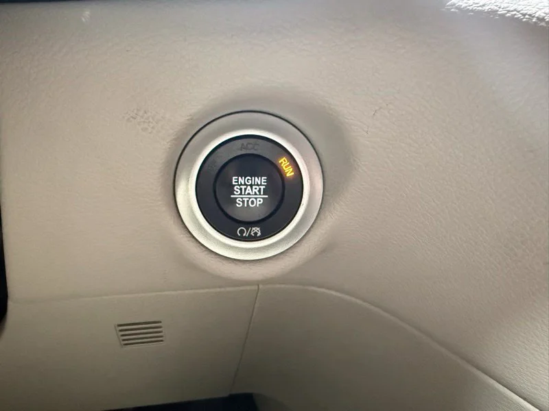 Used 2018 Gray Chrysler Touring L image 26