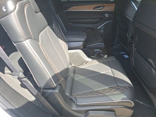 New 2026 Bright White Clear-Coat Exterior Paint Jeep Summit image 41
