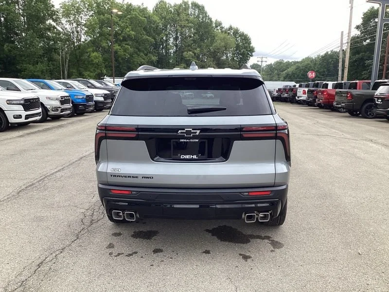 2027 Chevrolet Traverse LT - Photo 6