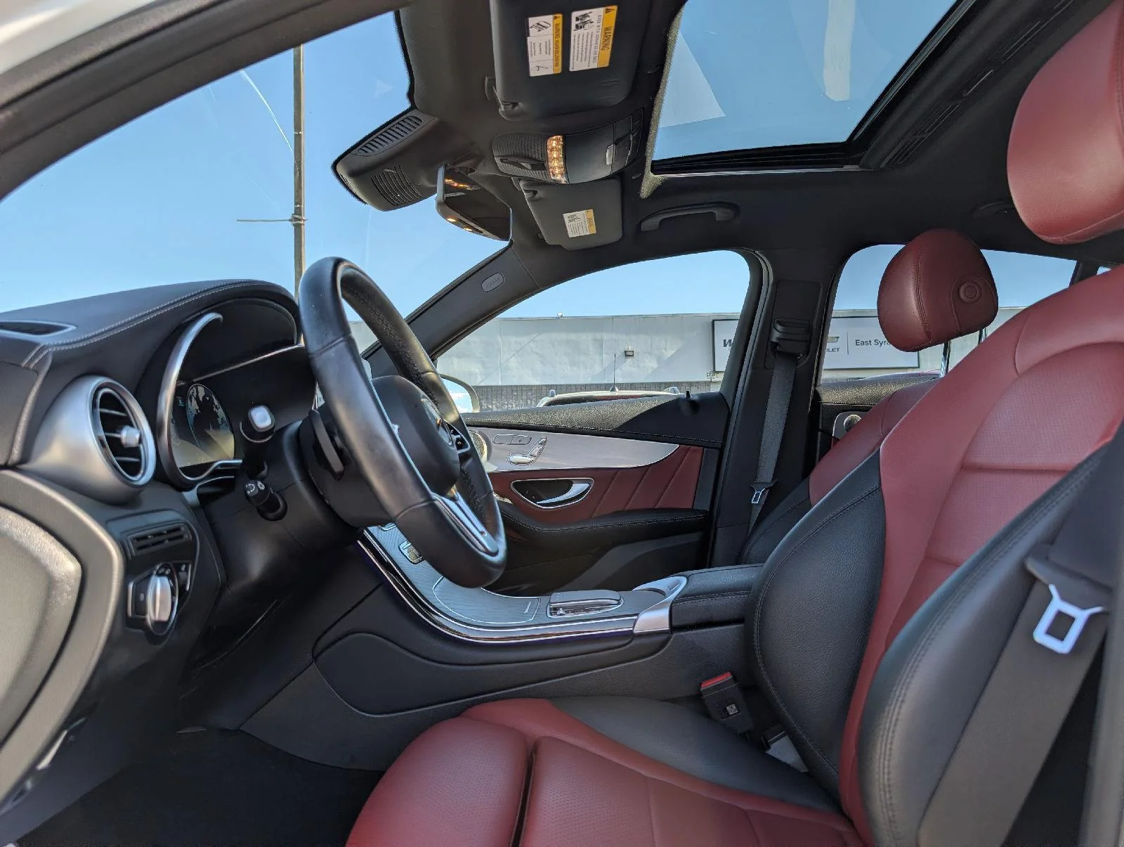 Used 2023  Mercedes-Benz GLC 300 image 8