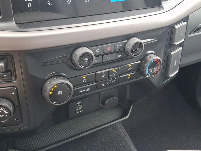 New 2026 Oxford White Ford XLT image 11